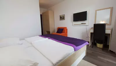 Chorvátsko - Selce - hotel Slaven - izba Standard orientovaná na parkovú stranu Chorvátsko - Selce - hotel Slaven - izba Standard orientovaná na parkovú stranu