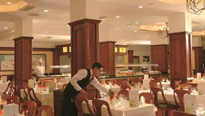 Bulharsko - Slnečné pobrežie - Royal Palace Helena Park - reštaurácia