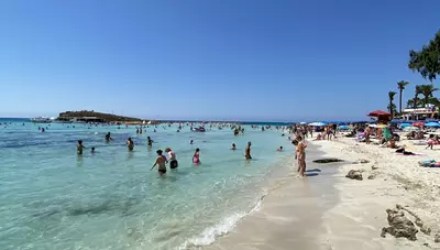 Cyprus - Ayia Napa - pláž Nissi beach Cyprus - Ayia Napa - pláž Nissi beach