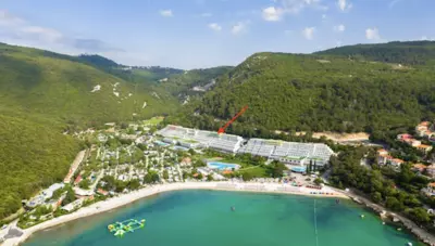 Chorvátsko - Istria - Rabac - hotel Hedera - pohľad na areál Chorvátsko - Istria - Rabac - hotel Hedera - pohľad na areál