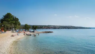 Chorvátsko - o.Krk - Njivice - Magal Hotel by Aminess - pláž Veya