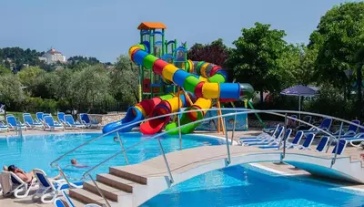 Chorvátsko - Istria - Rabac - hotel Hedera - bazén - tobogán Chorvátsko - Istria - Rabac - hotel Hedera - bazén - tobogán