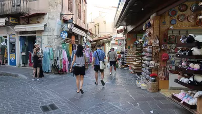 Kréta - Rethymno - ochodíky so suvenírmi Kréta - Rethymno - ochodíky so suvenírmi