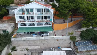 Chorvátsko - Omiš - Mimice - villa Kennedy - dom