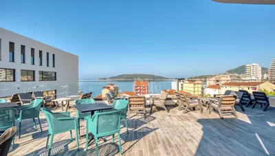 Čierna Hora - Budva-Rafailoviči - hotel Montenegrina - Sky bar Čierna Hora - Budva-Rafailoviči - hotel Montenegrina - Sky bar