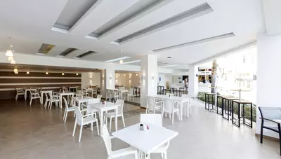 Rhodos - Faliraki - hotel Olympia Sun - vonkajšia reštaurácia