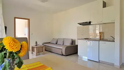 Chorvátsko - Omiš - apartmány Mandić - dvojlôžkový apartmán s dvomi prístelkami 3.poschodie Chorvátsko - Omiš - apartmány Mandić - dvojlôžkový apartmán s dvomi prístelkami 3.poschodie