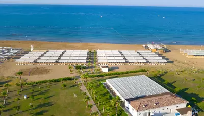 Turecko - Side - Hotel Royal Alhambra Palace - pláž