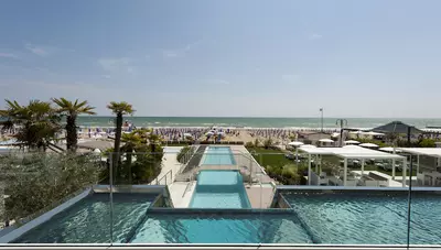 Taliansko-Lido di Jesolo-hotel Le Soleil-bazén Taliansko-Lido di Jesolo-hotel Le Soleil-bazén