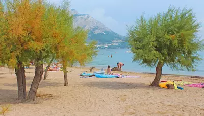 Chorvátsko - Omiš - pláž Chorvátsko - Omiš - pláž