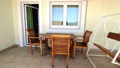 Chorvátsko - Omiš - Nemira - Vila Marko - apartmán 1/4(+2) - balkón s posedením Chorvátsko - Omiš - Nemira - Vila Marko - apartmán 1/4(+2) - balkón s posedením