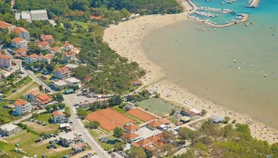 Chorvátsko - ostrov Rab - Lopar - apartmány Toni - pláž