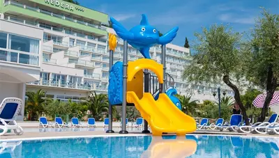 Chorvátsko - Istria - Rabac - hotel Hedera - bazén - tobogán Chorvátsko - Istria - Rabac - hotel Hedera - bazén - tobogán