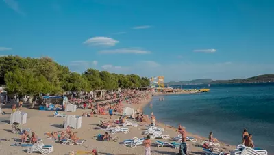 Chorvátsko - Vodice - Hotel Olympia - pláž Chorvátsko - Vodice - Hotel Olympia - pláž