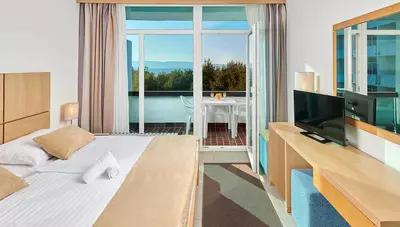 Chorvátsko - o.Krk - Njivice - Magal Hotel by Aminess - izba Comfort morská strana