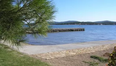 Chorvátsko - Turanj - Apartmán Jena - pláž