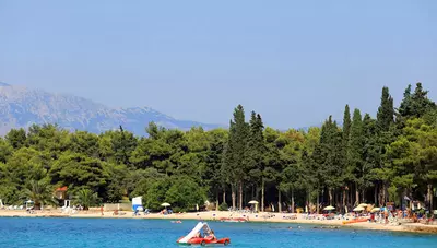 Chorvátsko - Ostrov Brač - Hotelový komplex Velaris - pláž Chorvátsko - Ostrov Brač - Hotelový komplex Velaris - pláž