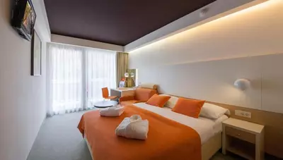 Chorvátsko - ostrov Lišinj - Mali Lošinj - hotel Vespera - izba Standard na parkovú stranu