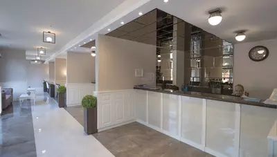 Čierna Hora - Čanj - hotel Pearl Beach Resort - recepcia