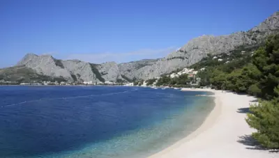 Chorvátsko - Omiš - Brzet - hotel Brzet - pláž Chorvátsko - Omiš - Brzet - hotel Brzet - pláž