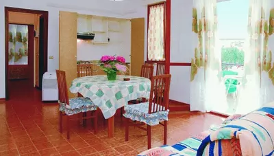 Taliansko - Lignano - Apartmány Donatello - obývacia časť s kuchynským kútom Taliansko - Lignano - Apartmány Donatello - obývacia časť s kuchynským kútom