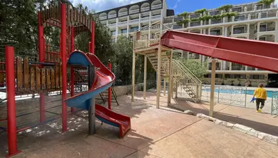 Bulharsko - Slnečné pobrežie - hotel Mena Palace - ihrisko Bulharsko - Slnečné pobrežie - hotel Mena Palace - ihrisko