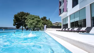 Chorvátsko - Biograd - Biograd na moru - hotel Adriatic - bazén Chorvátsko - Biograd - Biograd na moru - hotel Adriatic - bazén