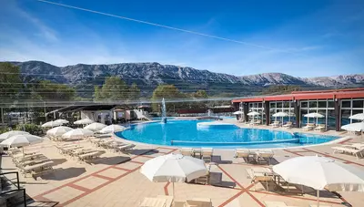 Chorvátsko - ostrov Krk - Baška - Atrium Baška Residence - bazén (hotel Corinthia)