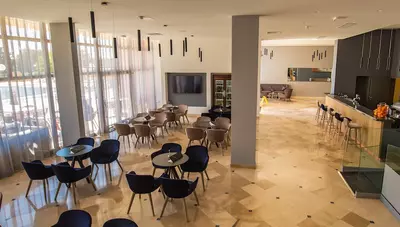 Chorvátsko - Medulin - hotel Arena Holiday - aperitív bar Chorvátsko - Medulin - hotel Arena Holiday - aperitív bar