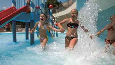 Chorvátsko - ostrov Lišinj - Mali Lošinj - hotel Vespera - bazén