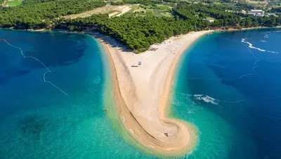Chorvátsko - ostrov Brač - Bol - pláž Zlatni rat Chorvátsko - ostrov Brač - Bol - pláž Zlatni rat