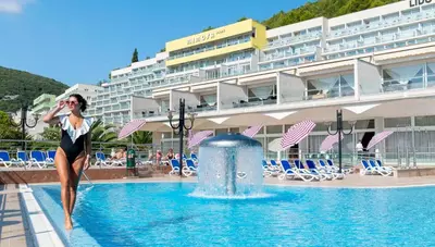 Chorvátsko - Istria - Rabac - hotel Mimosa Lido Palace - bazén Chorvátsko - Istria - Rabac - hotel Mimosa Lido Palace - bazén