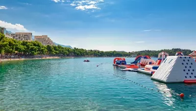 Chorvátsko - Makarska - Valamar Meteor hotel - pláž