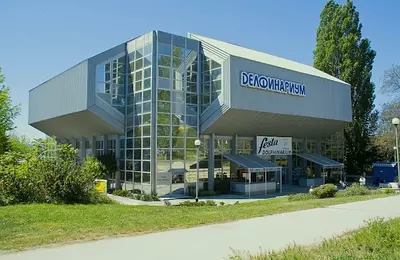 Varna a delfinárium - budova delfinária