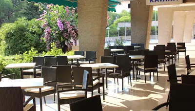 Chorvátsko - Baško Polje - Hotel Alem - terasa