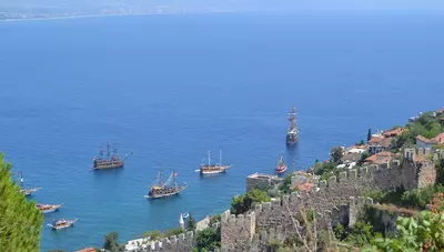 Turecko - Pod hradbami