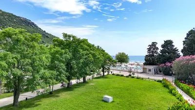 Čierna Hora - Čanj - hotel Pearl Beach Resort - areál hotela