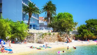 Chorvátsko - Podgora - Hotel Sirena - pláž