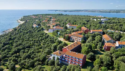 Chorvátsko - Istria - Poreč - apartmány Lanterna Sunny Resort by Valamar - pohľad na apartmány