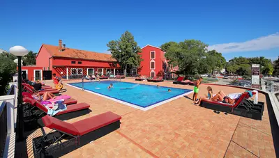 Chorvátsko - Sv.Filip i Jakov - Hotel Villa Donat - bazén Chorvátsko - Sv.Filip i Jakov - Hotel Villa Donat - bazén