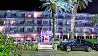 Chorvátsko - Podgora - Hotel Sirena - hotel večer