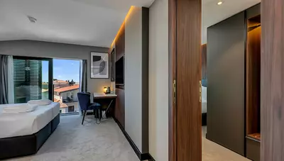 Chorvátsko - Baška Voda - hotel Noemia - rodinná izba 2+1 s francúzskym balkónom