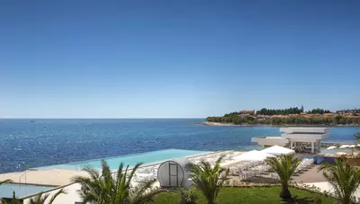 Chorvátsko - Poreč - hotel Ainess Laguna A - pláž Chorvátsko - Poreč - hotel Ainess Laguna A - pláž