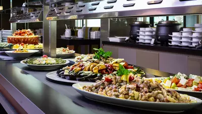 Chorvátsko - Petrčane - hotel Pinija - reštaurácia Mediteran