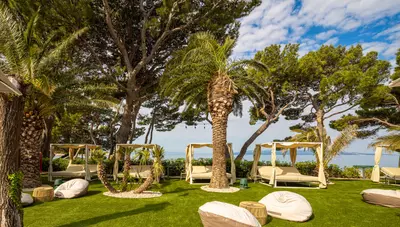 Chorvátsko - Makarska - Valamar Meteor hotel - priestor na slnenie