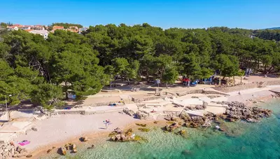 Chorvátsko - ostrov Krk - Krk - Krk Sunny Hotel - pláž Koralj Chorvátsko - ostrov Krk - Krk - Krk Sunny Hotel - pláž Koralj