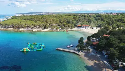 Chorvátsko - Biograd na Moru - hotel Kornati - pláž Soline Chorvátsko - Biograd na Moru - hotel Kornati - pláž Soline