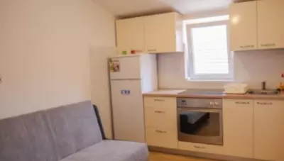 Chorvátsko - Biograd - Pakoštane - Apartmány Mamara - denná miestnosť s kuchyňou Chorvátsko - Biograd - Pakoštane - Apartmány Mamara - denná miestnosť s kuchyňou