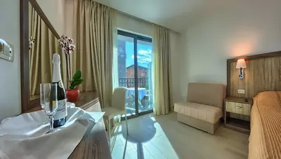 Chorvátsko - Gradac - hotel Nano - dvojlôžková izba s dvomi prístelkami Chorvátsko - Gradac - hotel Nano - dvojlôžková izba s dvomi prístelkami