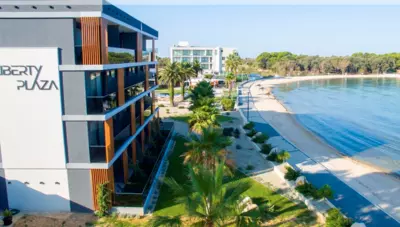 Chorvátsko - Pag - Novalja - Liberty Plaza - exteriér